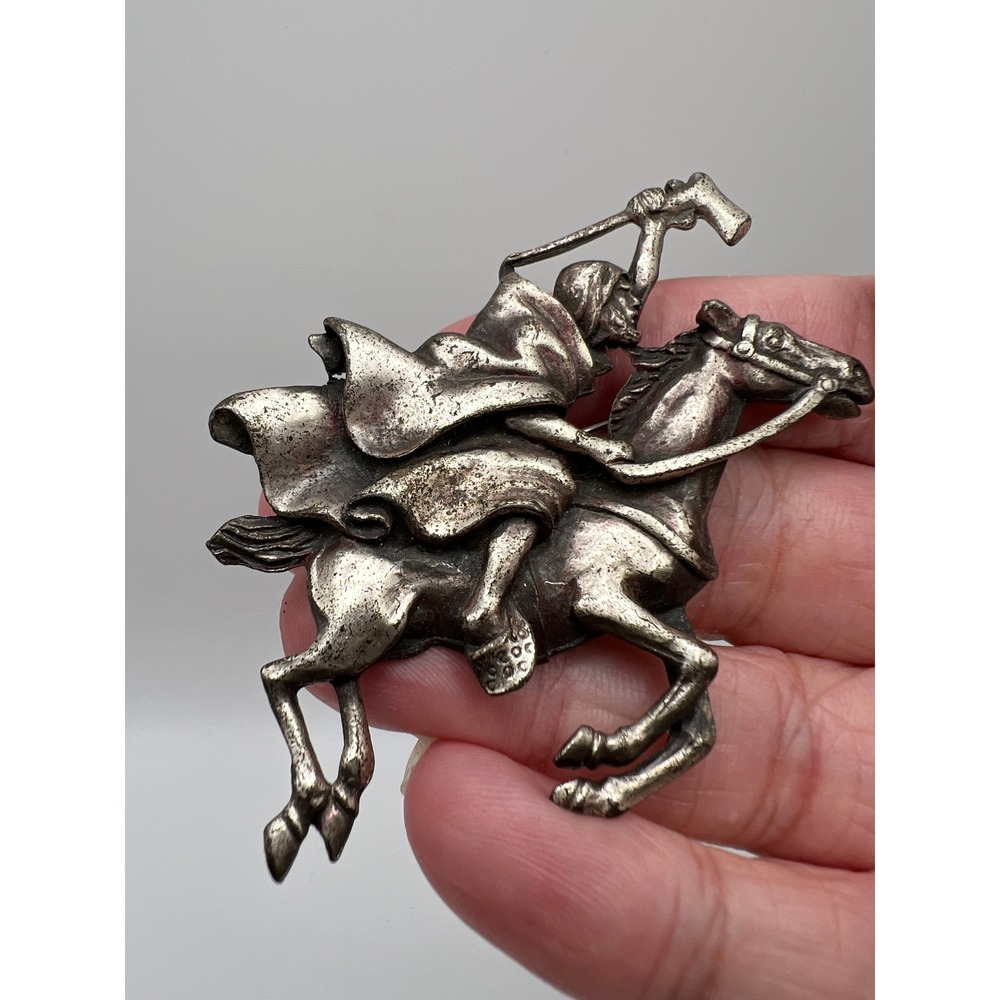 Gothic Medieval Knight on Horseback Brooch, Silver Tone Pewter - Picture 4 of 7